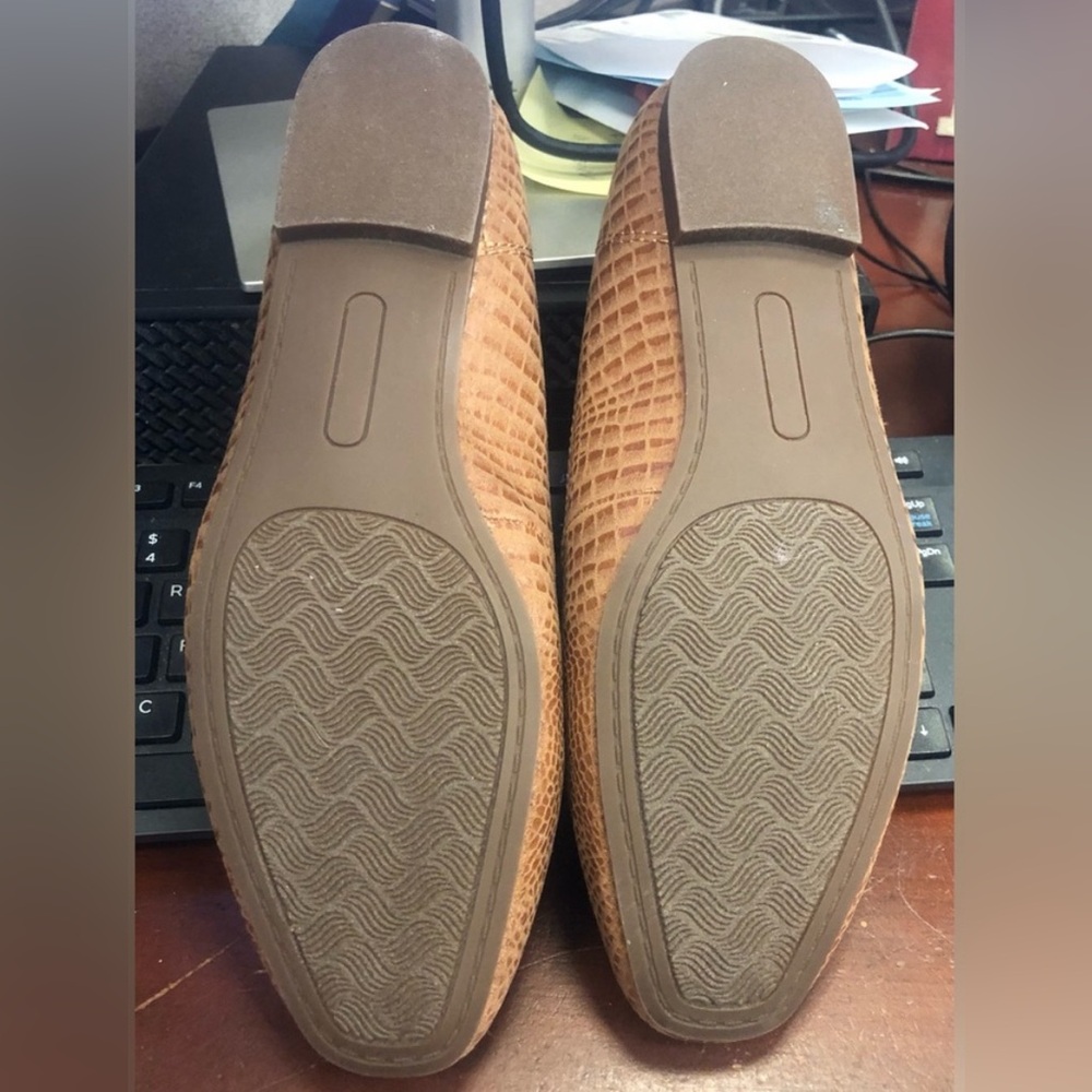 NWT  Kim Rogers Women's Tan Flats  
Size 10W - Picture 4 of 8